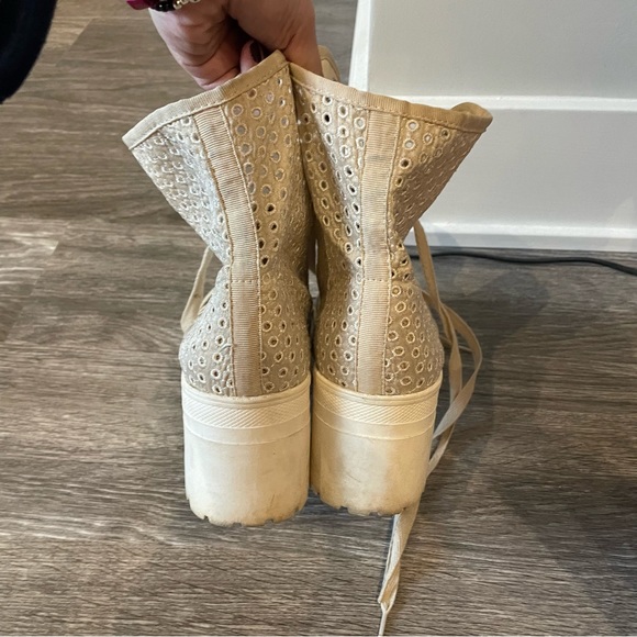 Urban Outfitters Mya Eyelet Boot lace up - Picture 5 of 8